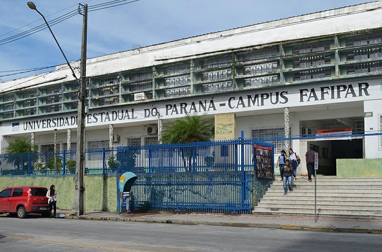 Fachada do campus de Paranaguá